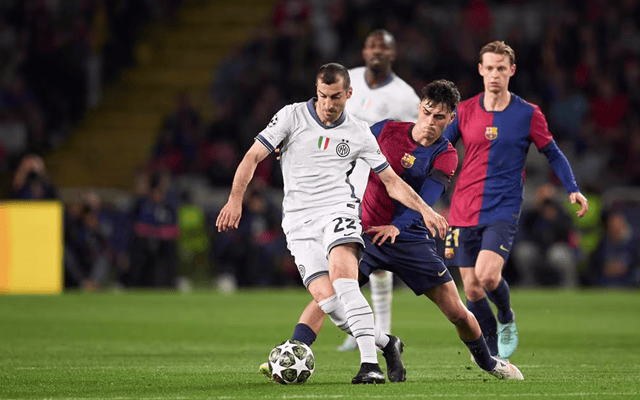 中超改跨年制，融入世界还是盲目跟风？（中超跨年赛制：与世界接轨还是盲目随大流？）