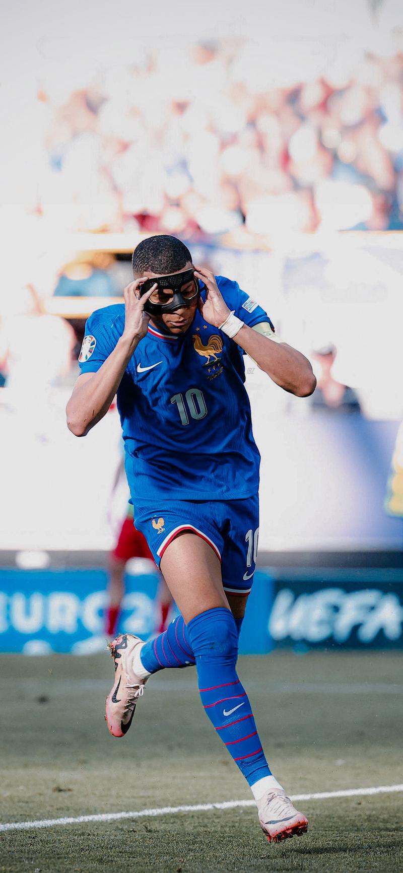 英媒：热刺领跑伊万-托尼的转会，球员愿意降低一半的薪水（英媒称热刺在伊万-托尼转会竞争中领先，球员愿降薪50%）