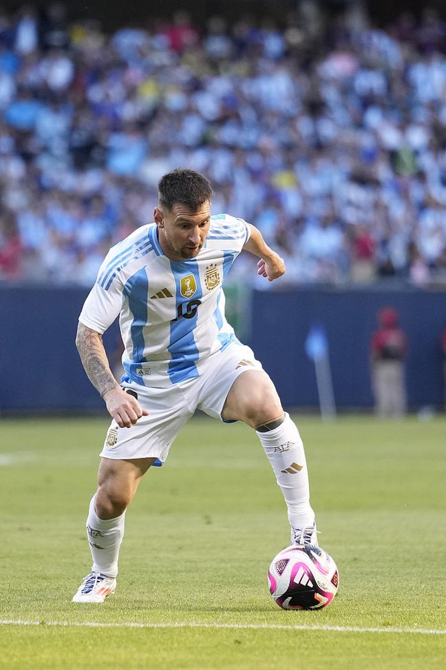 博主：今天中午河南队已抵达足协杯决赛地苏州，并进驻赛区（博主消息：河南队今日中午抵达苏州，已入驻足协杯决赛赛区）