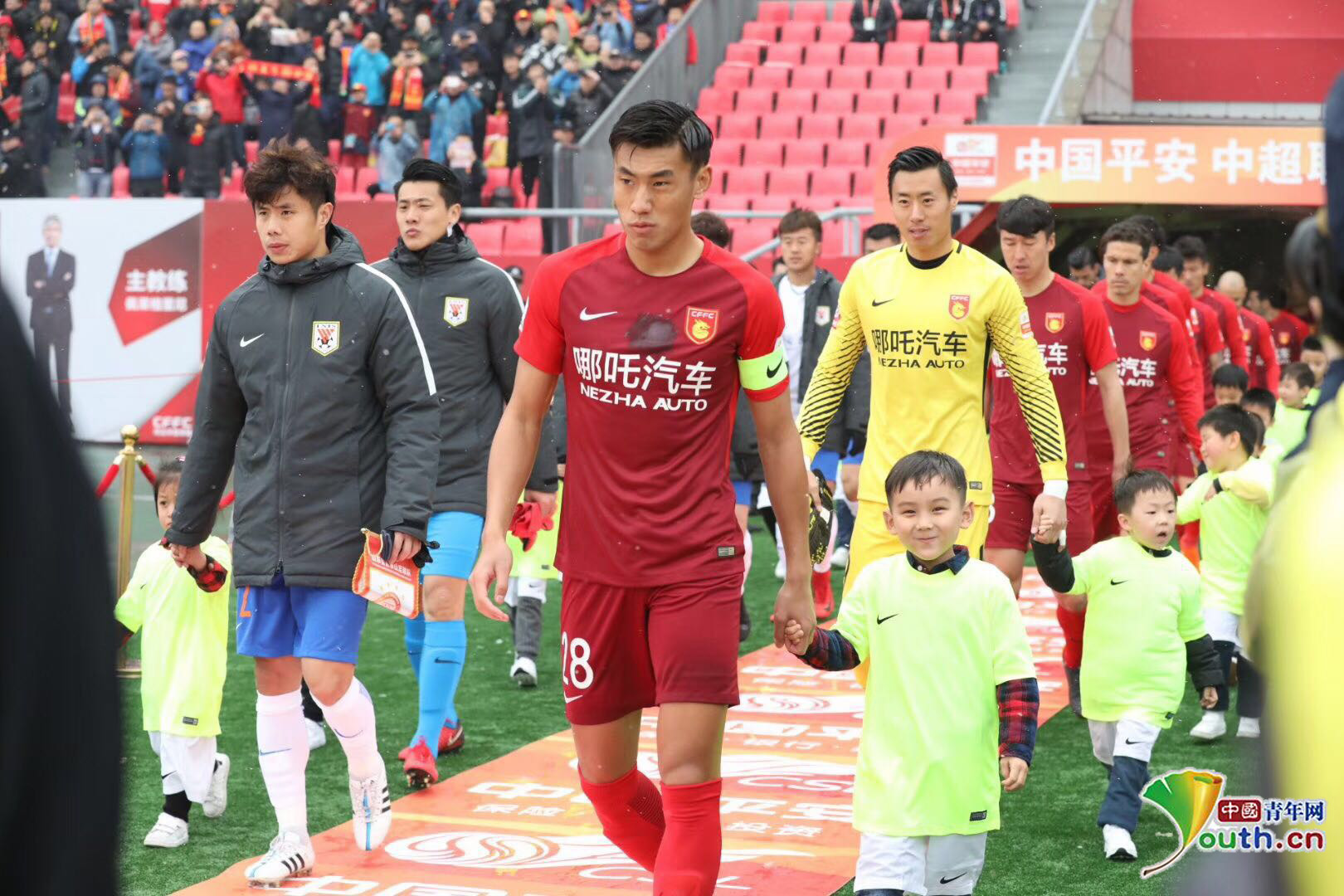 瑞典青年足球主管指责哥本哈根足球俱乐部挖走八岁球员（瑞典青训主管指控哥本哈根俱乐部挖走8岁小将）