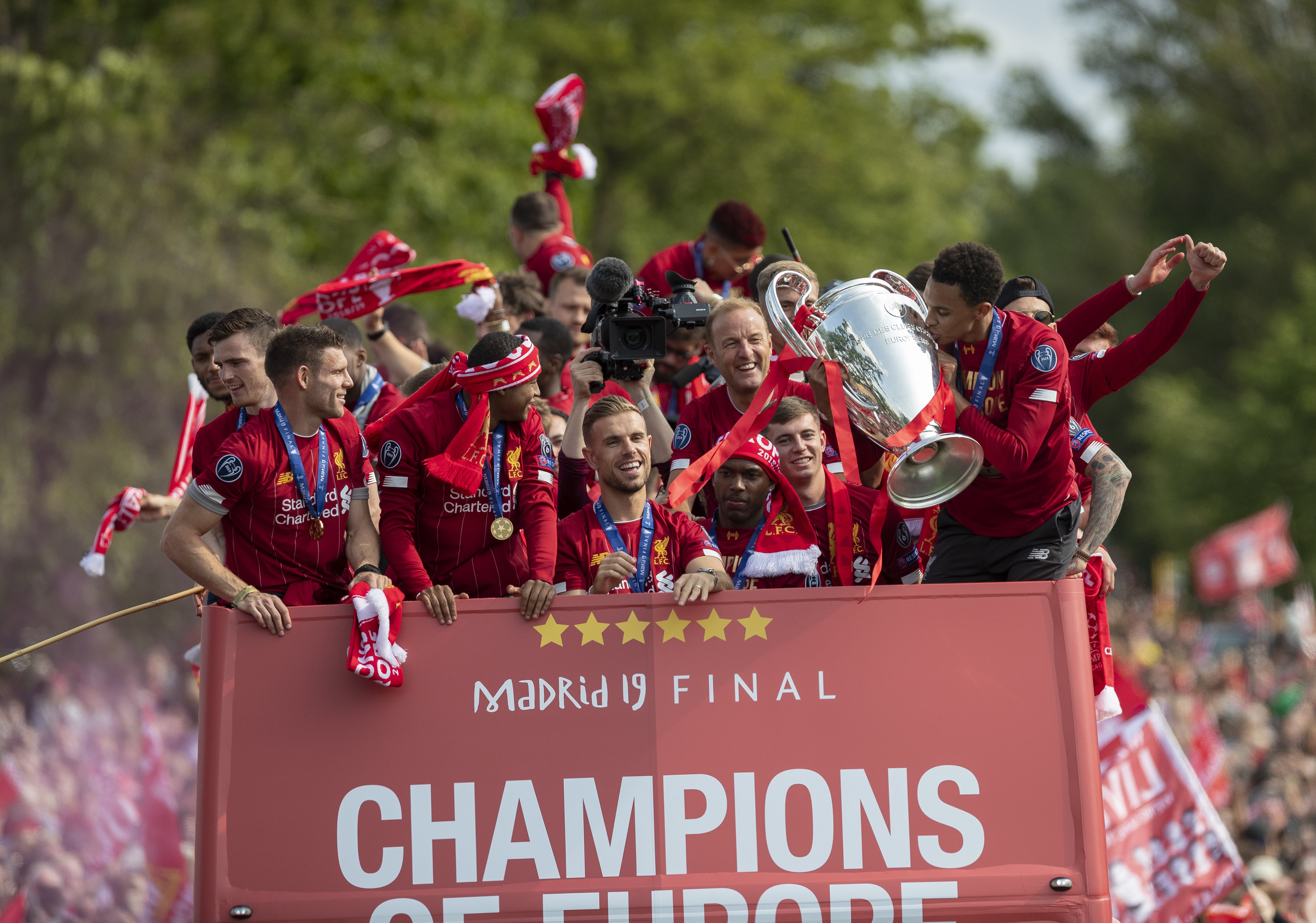 太犀利！看当年和中国男篮对阵时的闪电侠韦德（锋芒毕露！重温韦德当年对阵中国男篮的闪电表现）