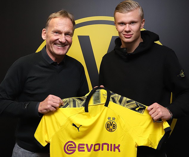 FIFA发布的世界杯赛程以美东时间计算，比北京时间慢12小时