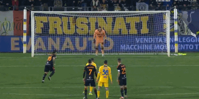 媒体人：23岁华裔中场瑞安-蒂格即将加盟上海海港