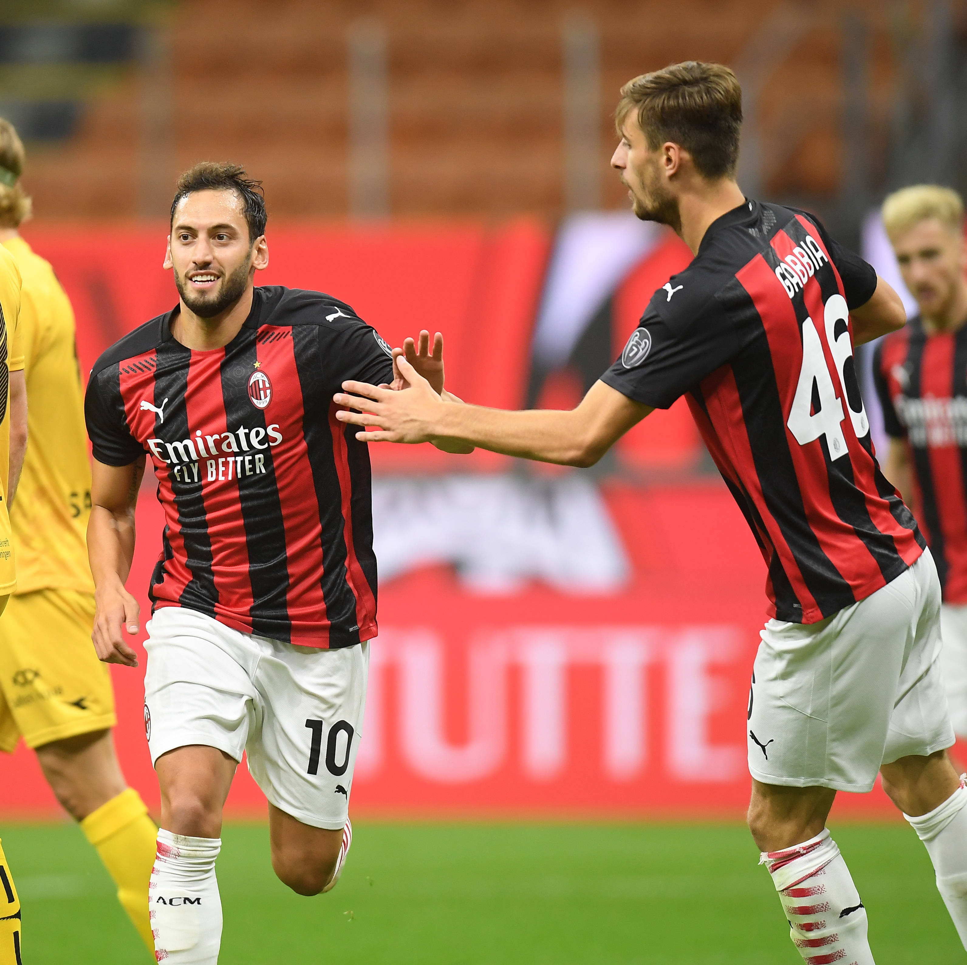 德媒：拜仁密切关注艾希霍恩，赫塔希望将解约金提高至2000万（德媒：拜仁持续关注艾希霍恩，赫塔拟将解约金上调至2000万）