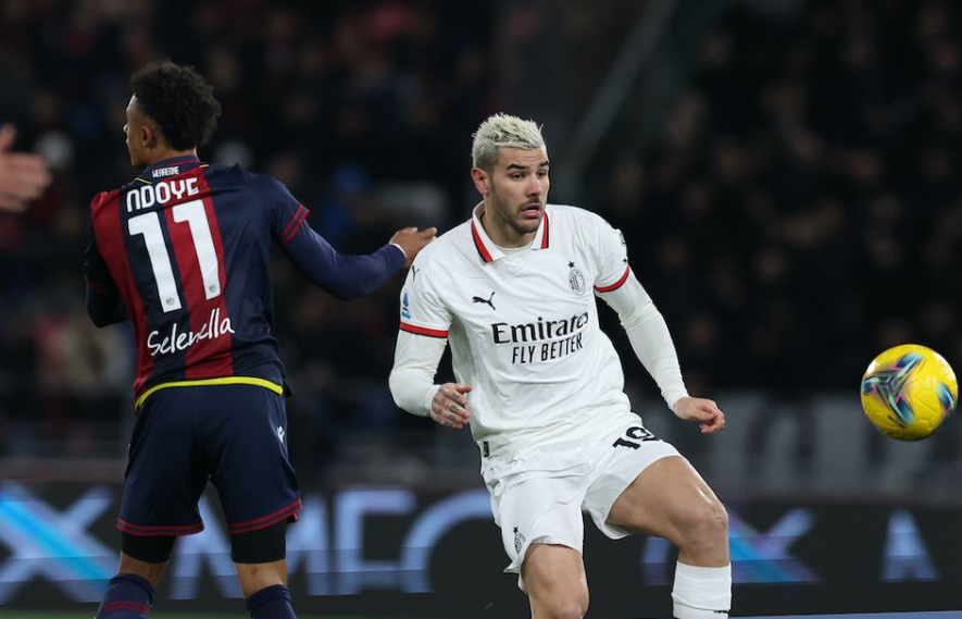 地上足球：偷溜诺坎普释放回归信号？解析梅西为何必重回巴萨（地上足球：夜探诺坎普是回归暗号？深析梅西重返巴萨的必然性）